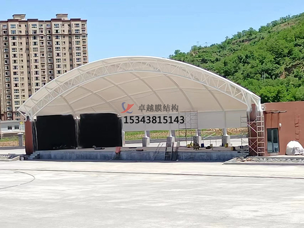 舞臺建筑采用膜結構的原因？